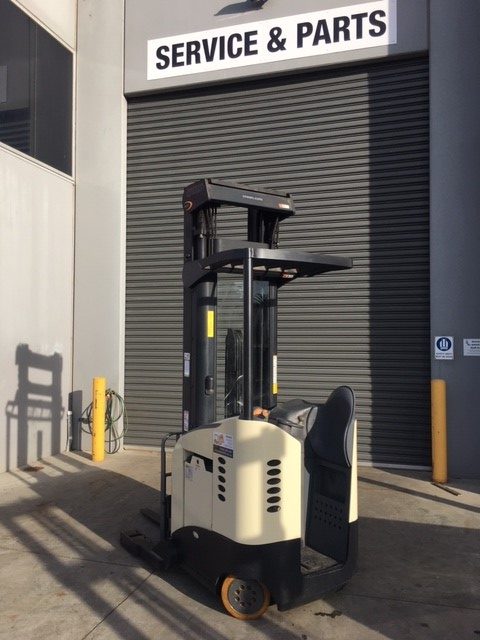 USED FORKLIFT | Crown Stand Up Reach Forklift RR5220